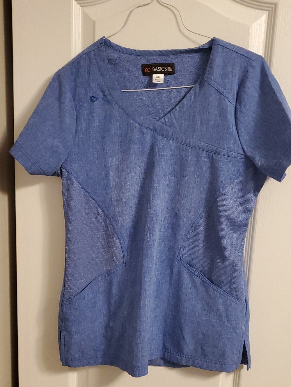 Women's Short Sleeve V-Neck Scrub Top in Blue